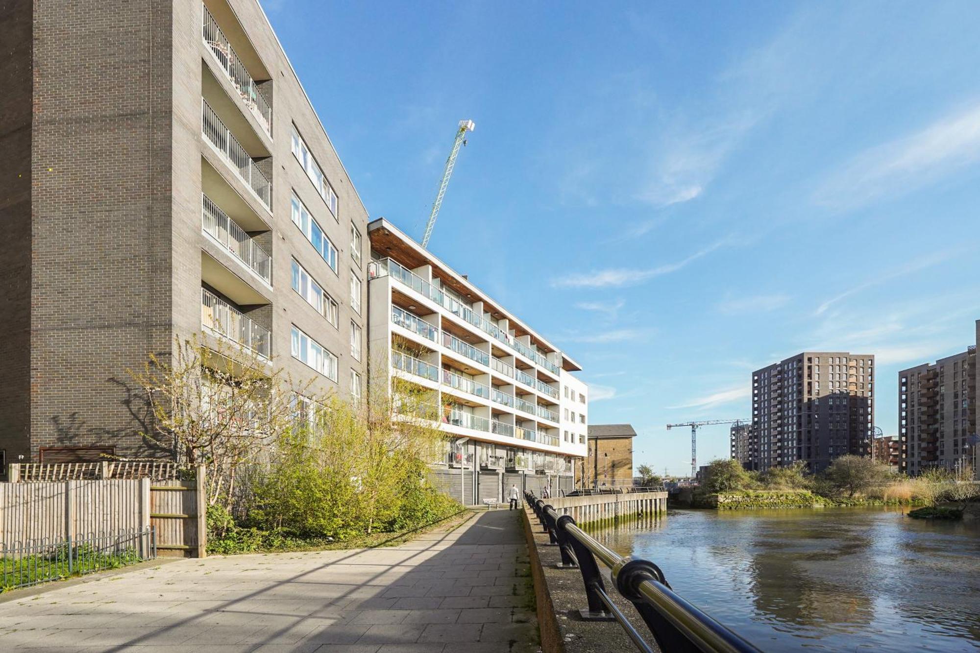 City Riverside - 2 Bedroom & Free Parking Баркінг Екстер'єр фото